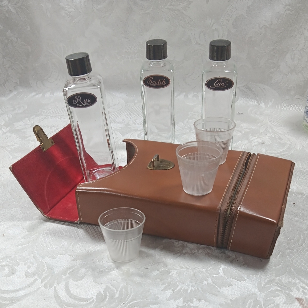 Elegant Brown Leather Bar Accessory Case